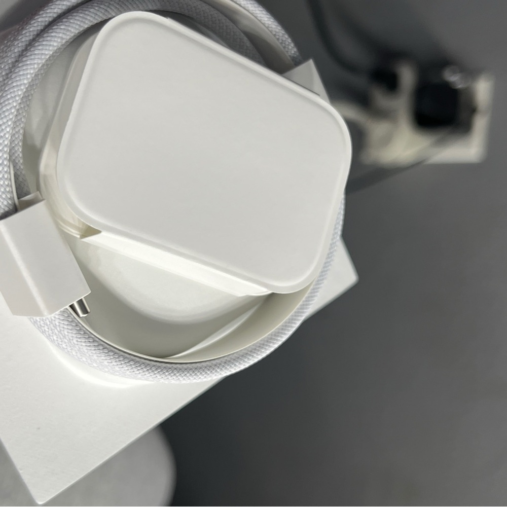 Apple AirPods Pro 2 with Charging Case - Picture 3 of 4